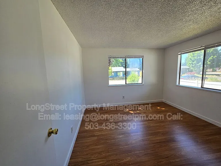 2711 Newton St — Photo 7