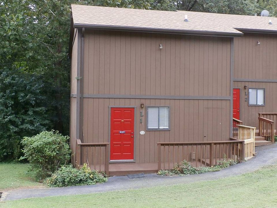 End unit. Near pool.