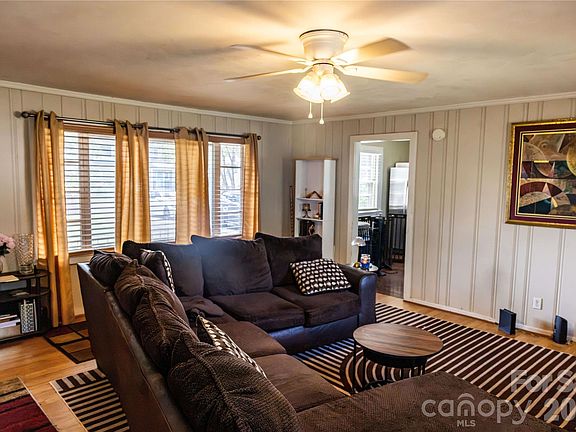 2nd image of 3828 Plainview Rd