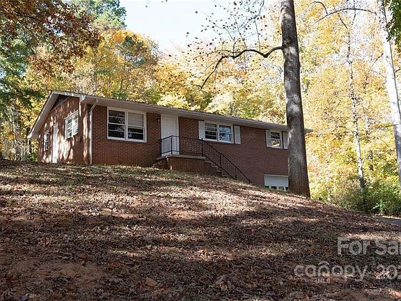 3rd image of 1591 Meadow Ln