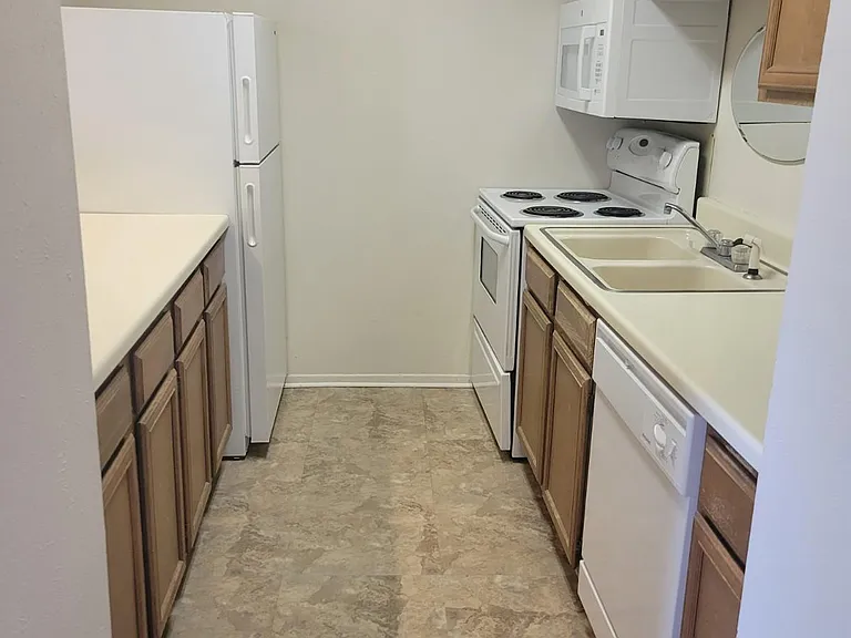 1901 Holleman Dr W #416 — Photo 1