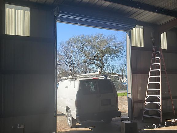 2nd image of 1721 Pearl St #1