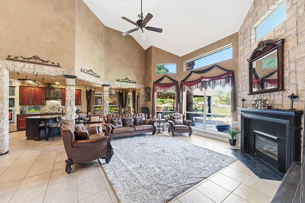 Building Photo - 11823 Canyon Mills Dr