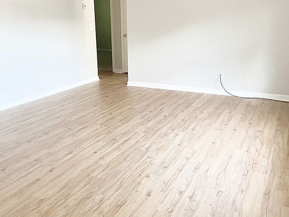 5th image of 111 W Burke St APT B5