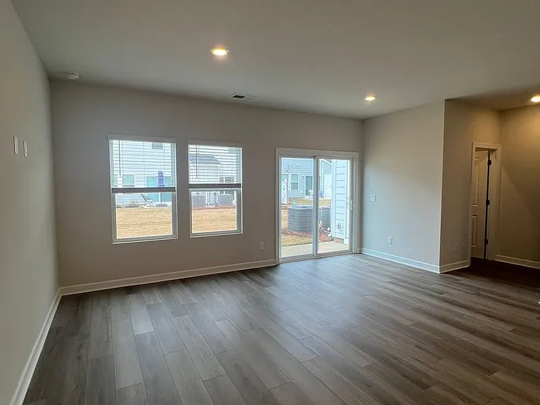 1725 Braemar Village Dr — Photo 8