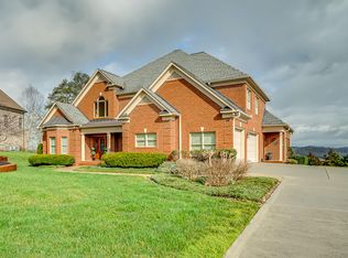 226 Mountain Dr, Lenoir City, TN 37772