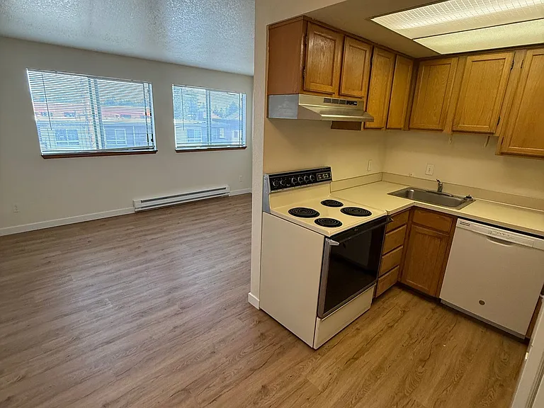 Seattle North Apartments — Photo 22