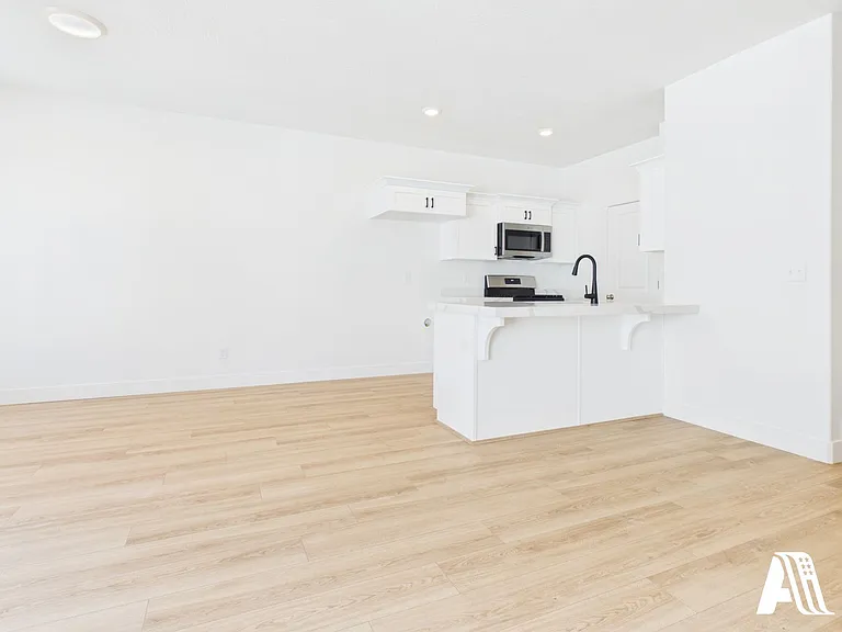 447 E 650 N — Photo 27
