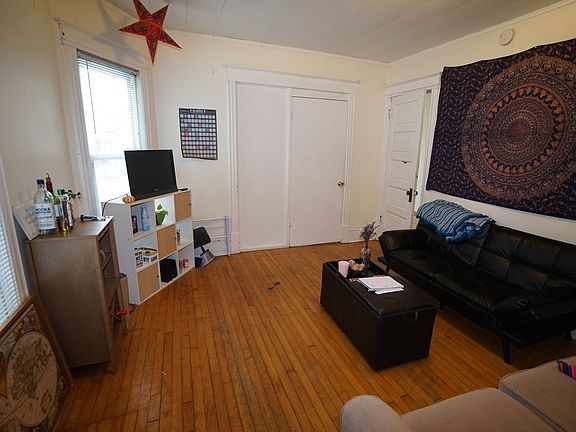 3rd image of 550-52 W Mifflin St #550