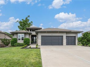 6401 N Whitetail Way, Parkville, MO 64152