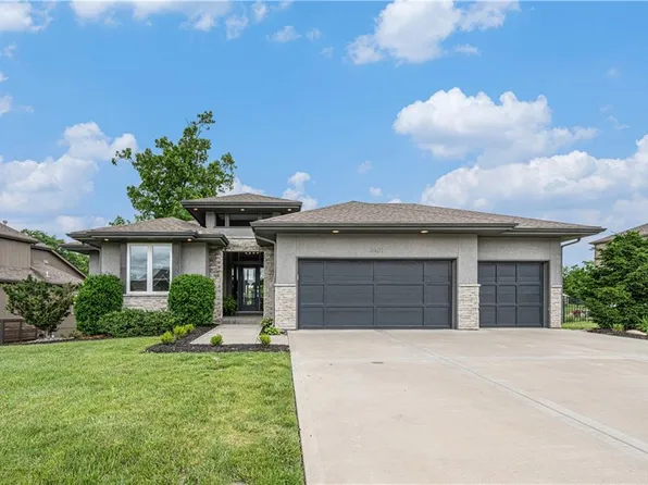 6401 N Whitetail Way, Parkville, MO 64152