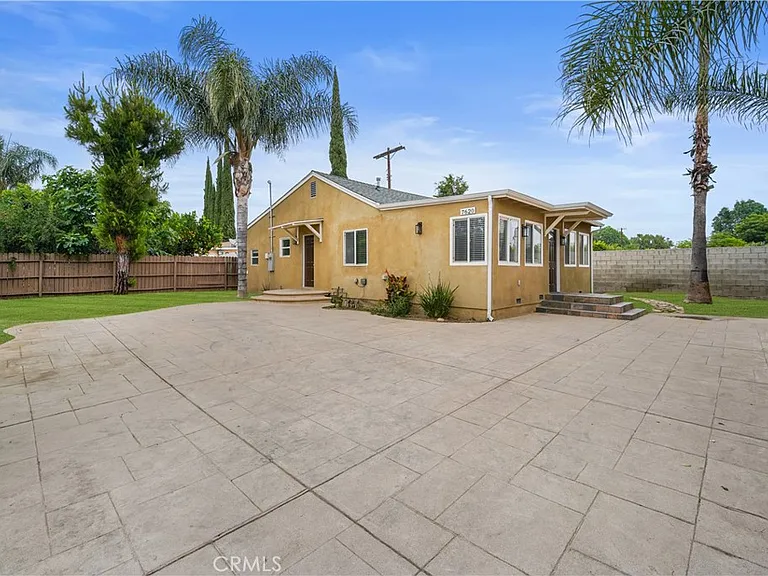 7620 Variel Ave — Photo 1