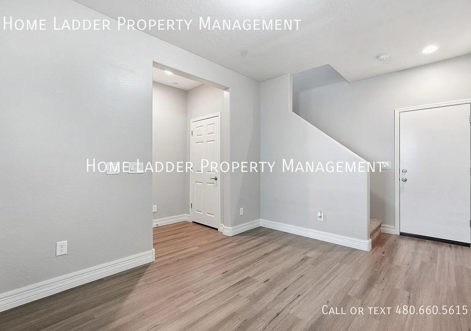 Stunning 3 Bed, 2.5 Bath Townhouse in Gilbert - The Lakes at Annecy — Photo 3