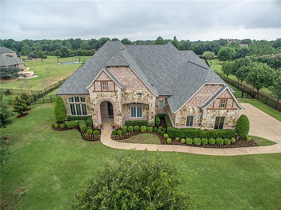 4th image of 2215 Lake Lugano Dr