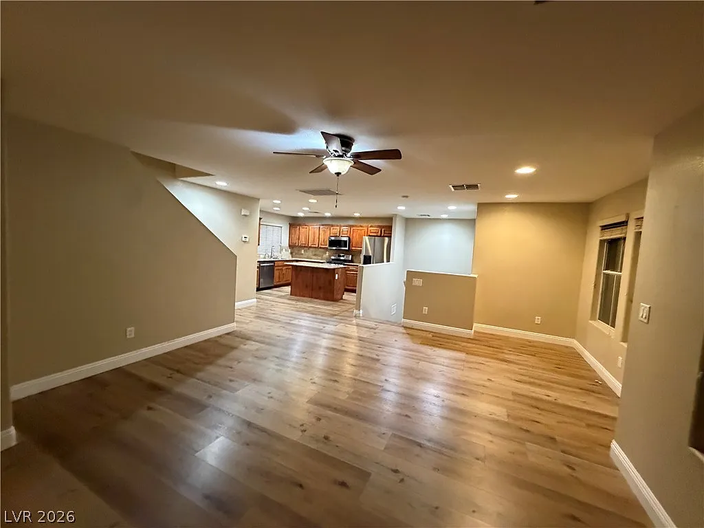 3 bed, 3.5 bath, 1686 sqft, $2,200 — Photo 2