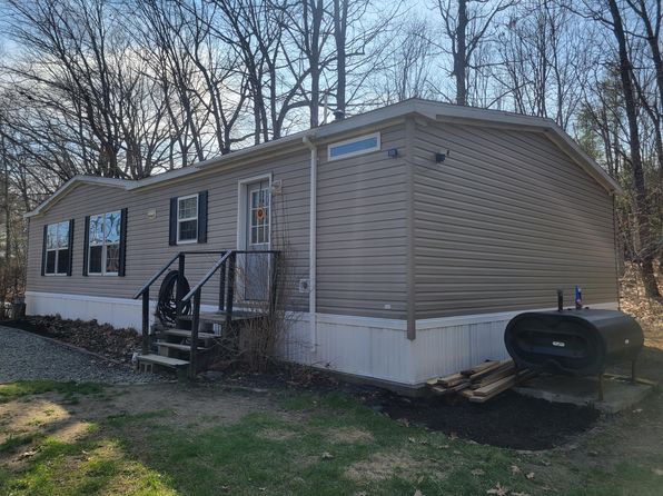 12 Breezy Lane, China, ME 04358