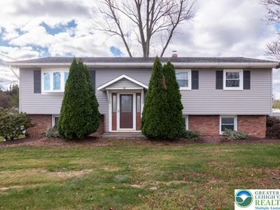 4441 Lehigh Dr, Walnutport, PA, 18088