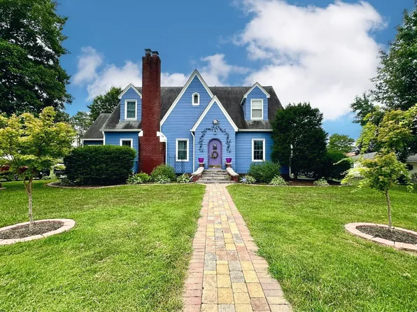 745 Garden St, Louisville, IL 62858