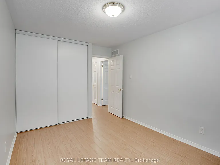33 Scampton Dr — Photo 26