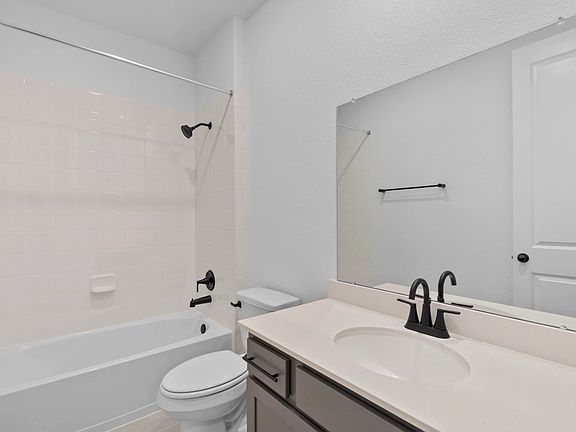10642 Forward Street Interior Image 6