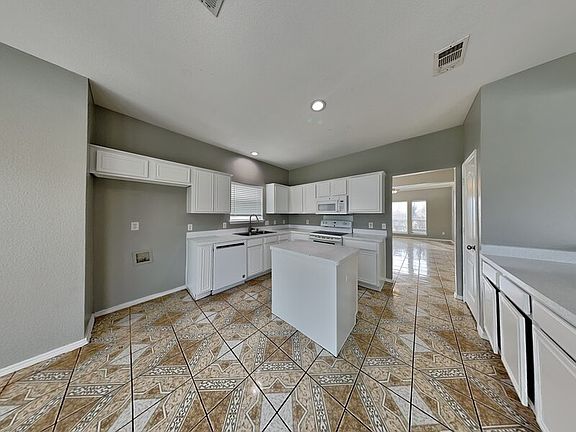 4th image of 832 Serenity Dr