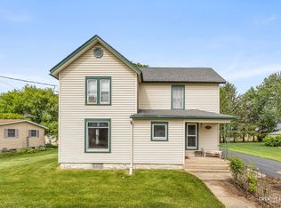 209 N Shabbona Rd, Shabbona, IL 60550