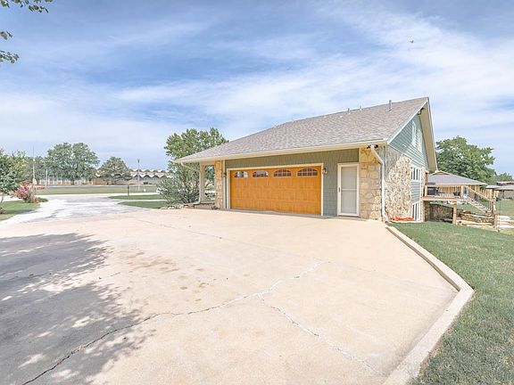 3rd image of 2540 Valley View Dr