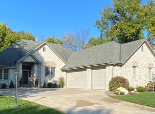 103 Blue Ridge Ct, Hartland, WI 53029
