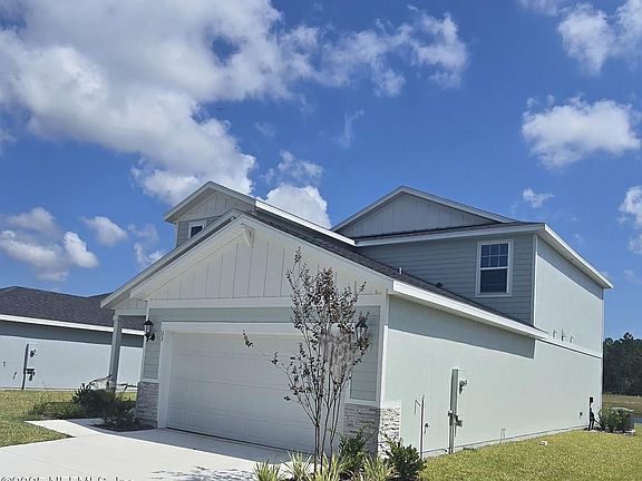 3rd image of 33 DERBYSHIRE Drive
