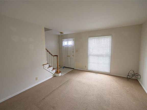 3rd image of 18 Brandywine Sq