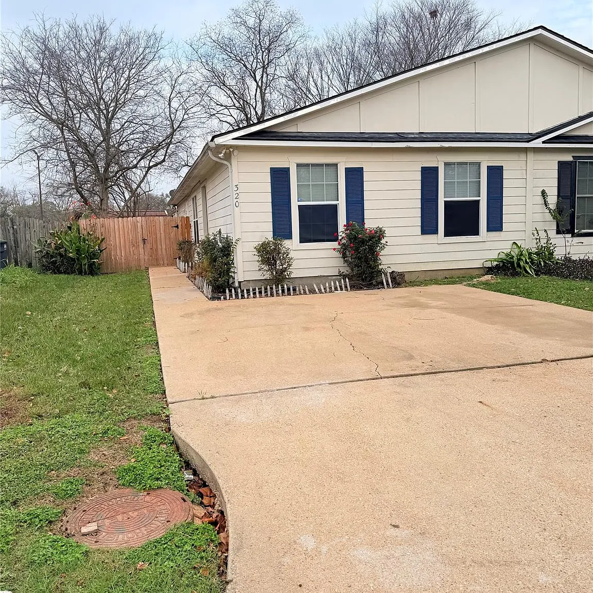 3 bed, 1.5 bath, 1120 sqft, $1,450 — Photo 1