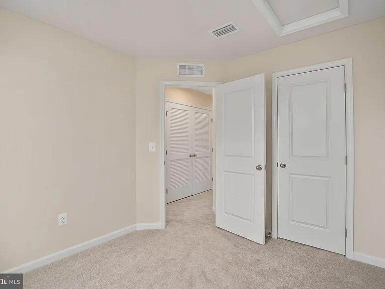 7263 Congressional Cir — Photo 27
