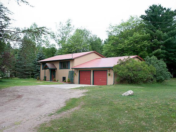 3rd image of 19028 Arrowhead Ln