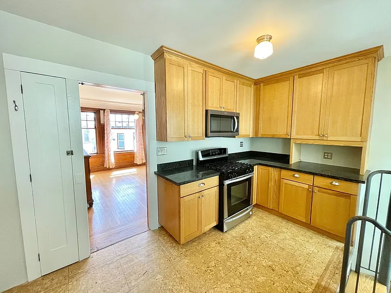 518 Staples Ave — Photo 9