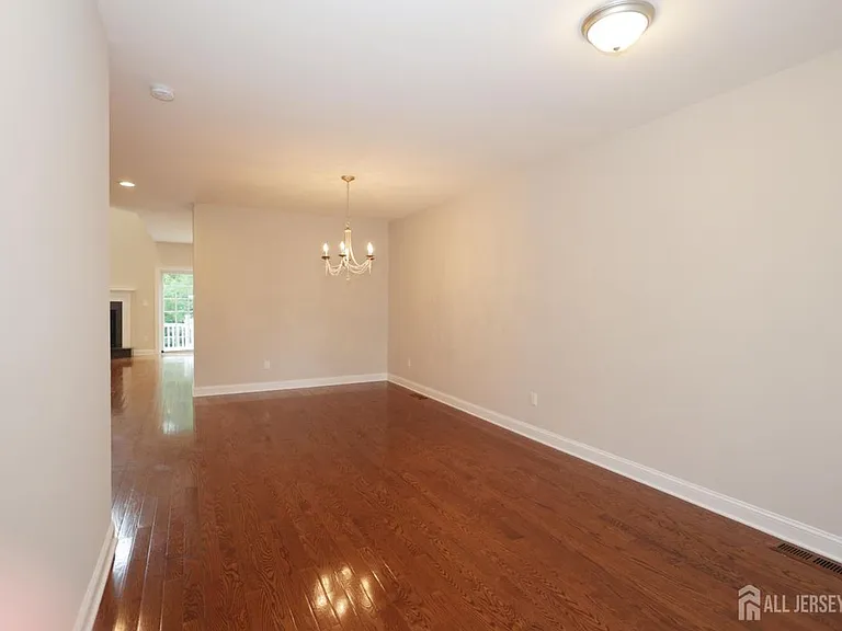 10 Gonzalez Dr — Photo 5
