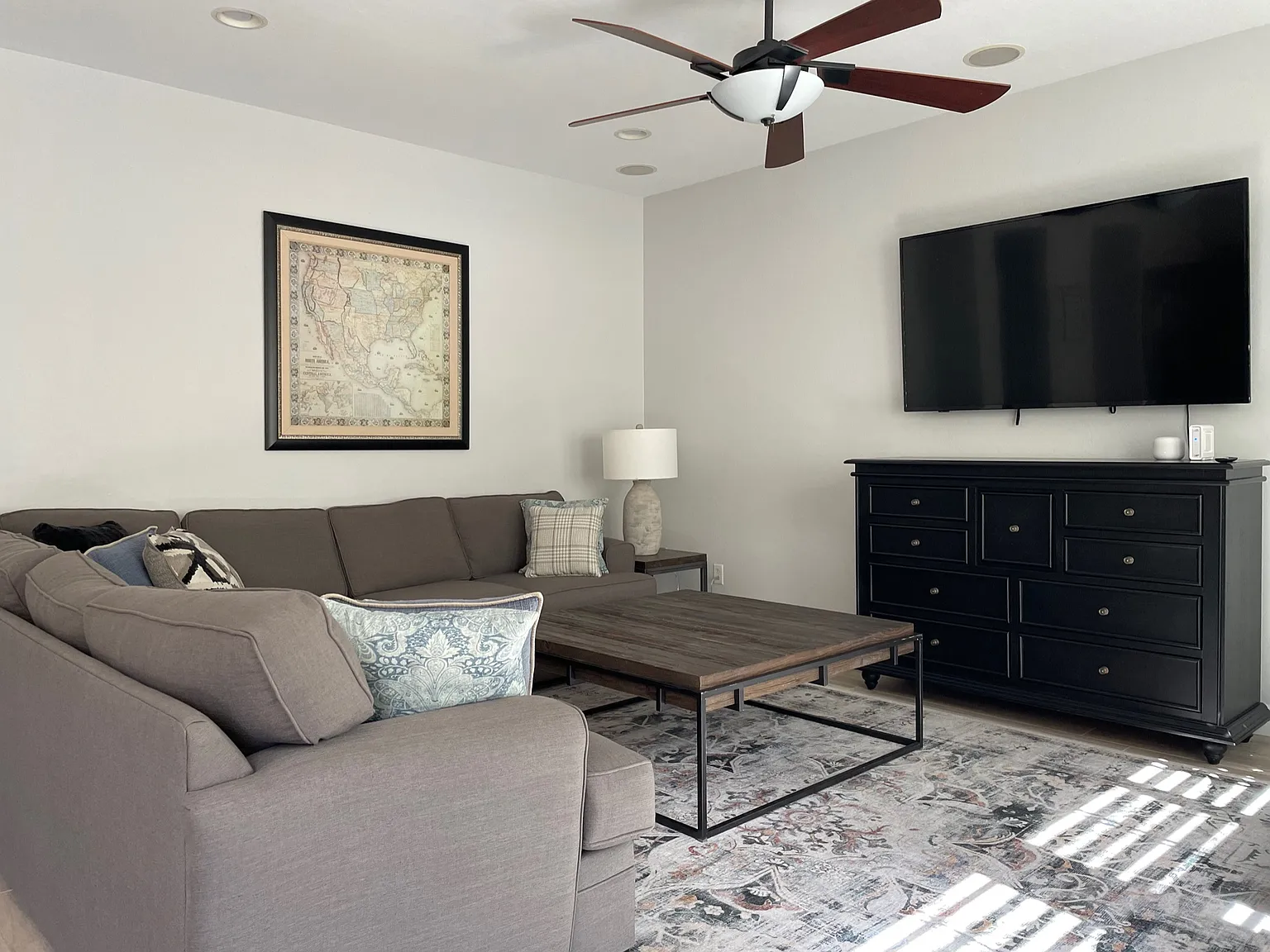 6 bed, 4.5 bath, 3102 sqft, $1,100 — Photo 3