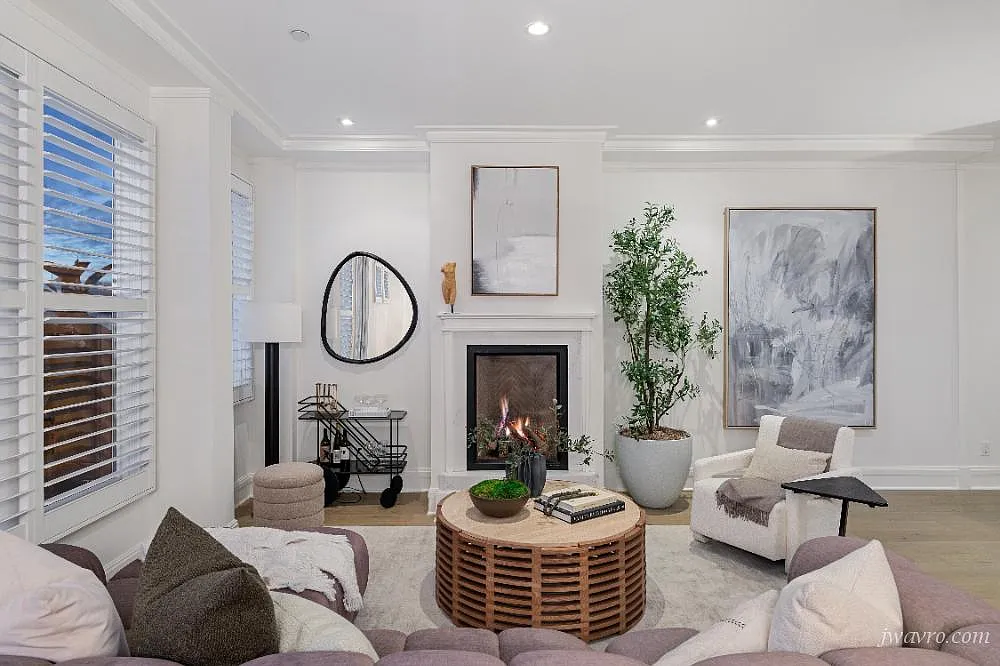 Luxury Top Floor Turn Key Condo for Rent — Photo 3