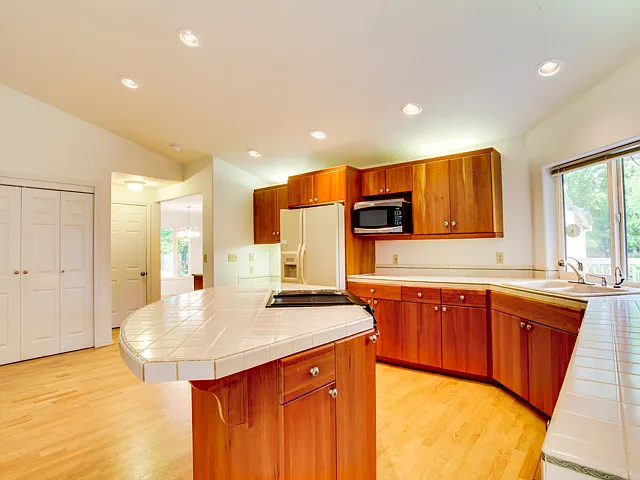 8590 SW Indian Hill Ln — Photo 2