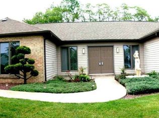 2300 N Point Dr, York, PA 17406