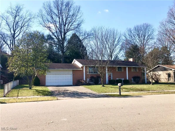 1192 Larkin Dr SW, New Philadelphia, OH 44663