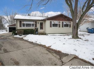 1346 Valley Dr, Springfield, IL 62702