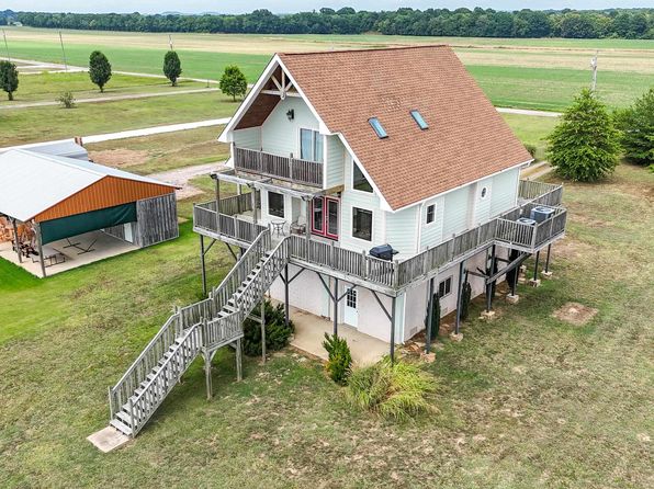 1434 Declan Ln, Savannah, TN 38372
