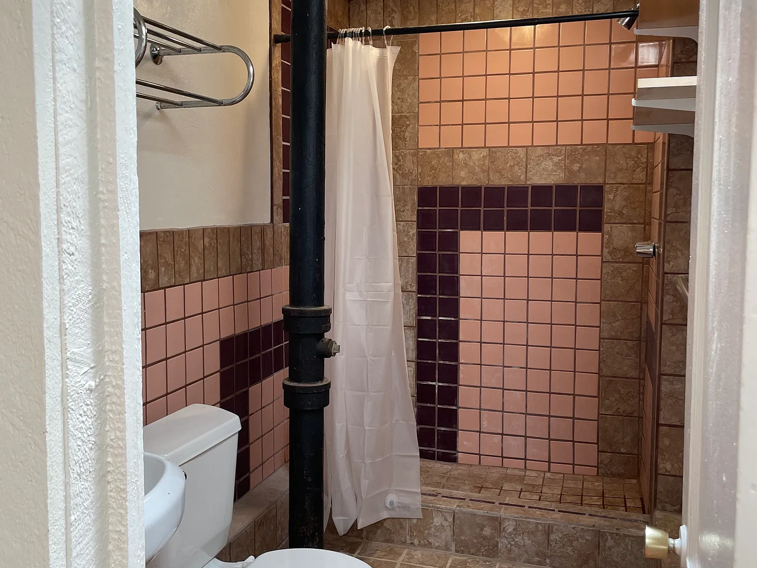 Studio, 375 sqft, $800 — Photo 3