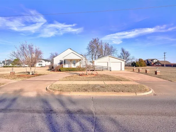 318 S Main St, Okarche, OK 73762