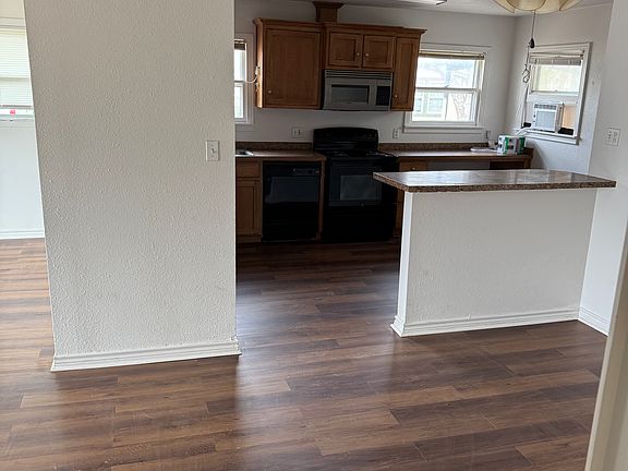 3rd image of 221 S Devine St