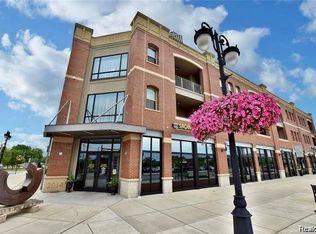 134 N Leroy St UNIT 208, Fenton, MI 48430
