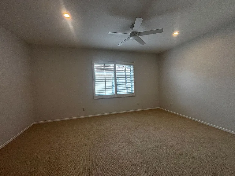 634 Compass Ct — Photo 14