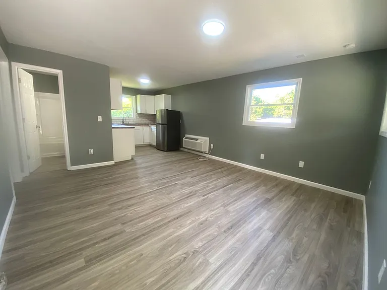 1719-1723 Thomas R James Rd — Photo 10