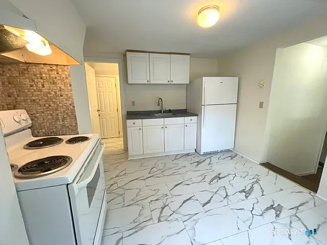 33 Middle St — Photo 9