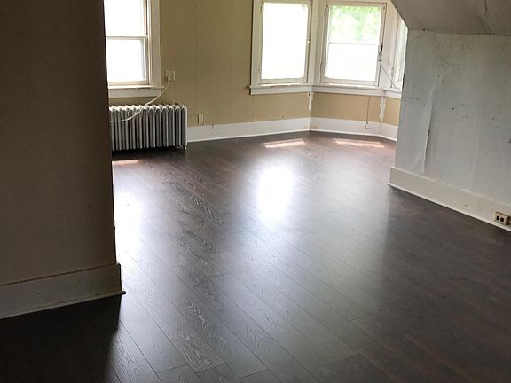 3rd image of 178 E Broadway St APT 3